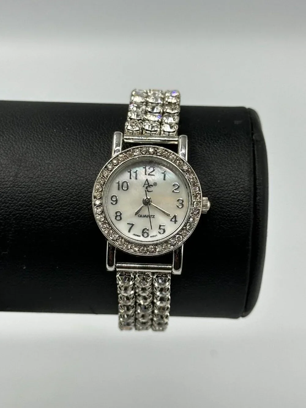 Rhinestone Watch Women Silver Tone Mother of Pearl Dial Stretch New Battery 6.5